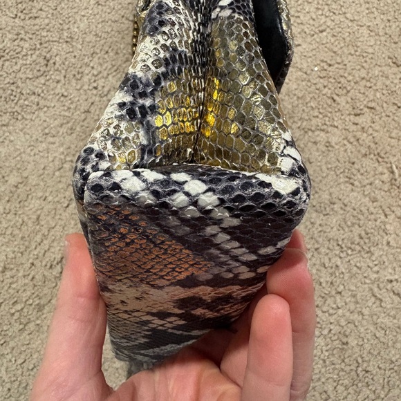 Excellent condition Kurt Geiger Crossbody Gold Snakeskin Purse - Picture 8 of 8